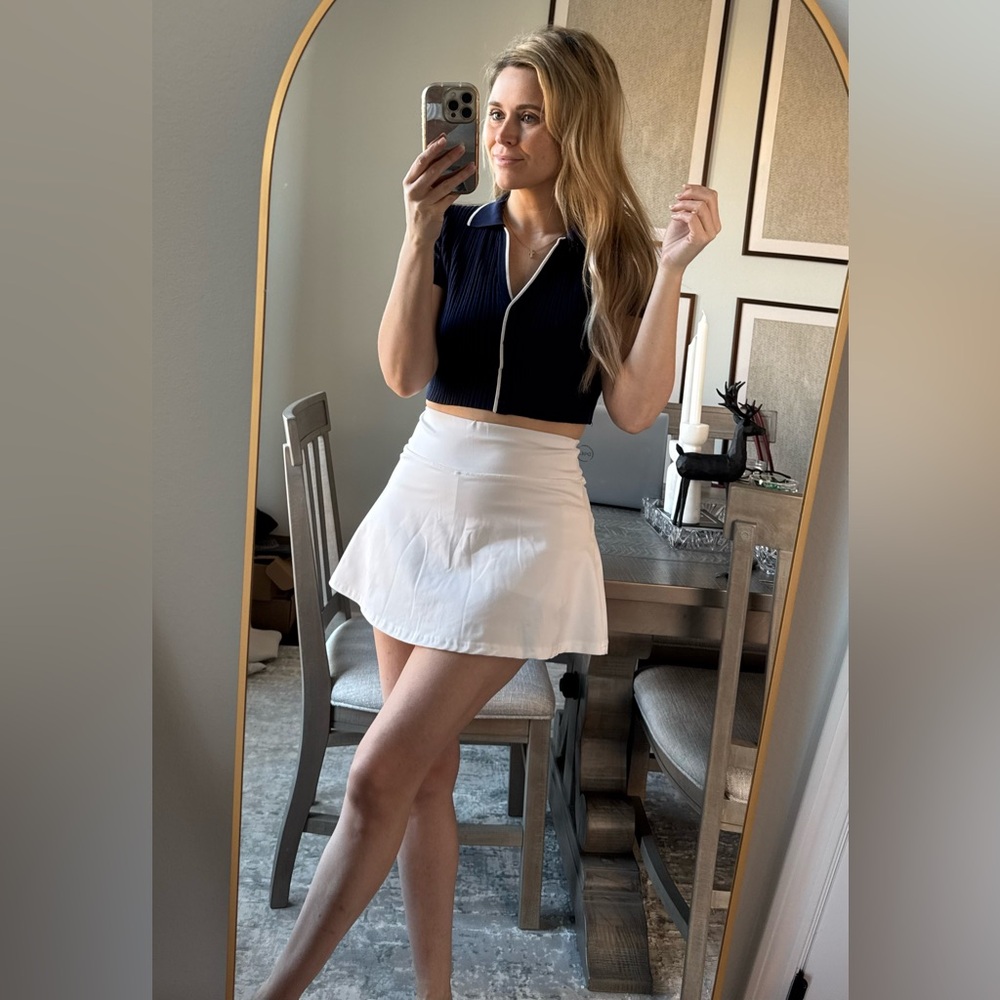 Navy & White Ribbed Old Money Preppy Style Button-Up Crop Top - Picture 2 of 13